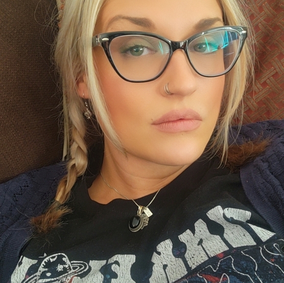 Meet your Posher, Katie - Picture 4 of 4